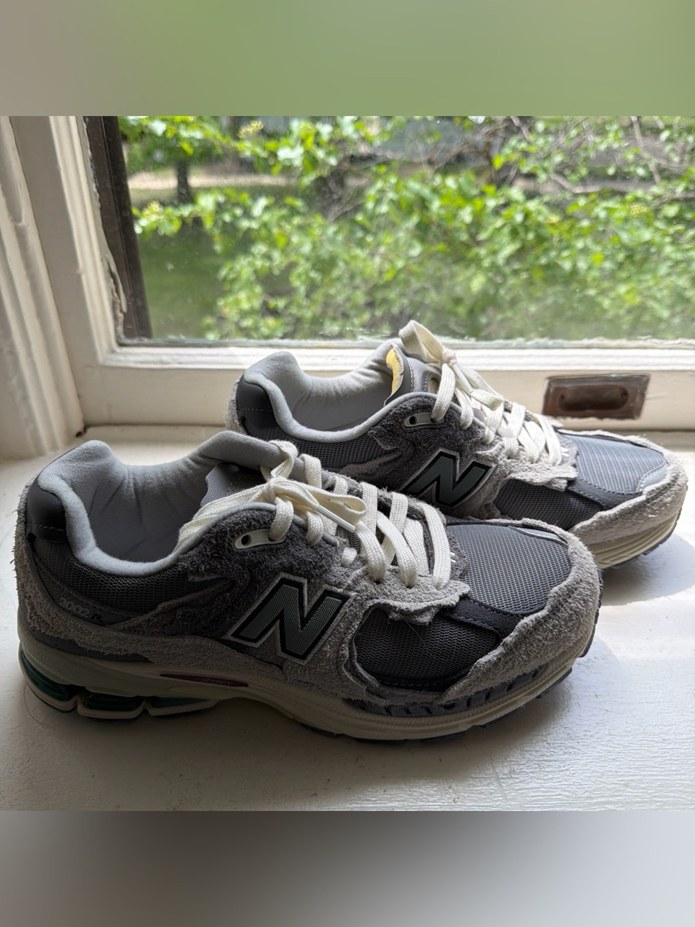 New Balance Mens Grey and White Sneakers with Black 'N' Logo